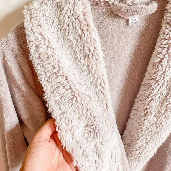 Ulta Beauty Lavendar Plush Robe - Picture 6 of 7